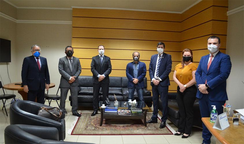 Diretores da Polícia Civil realizam visita institucional a OABRO