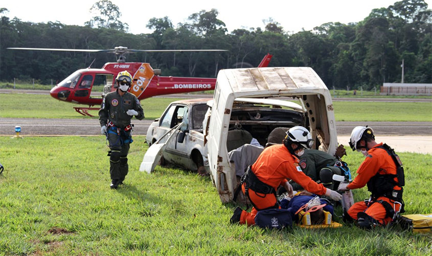 Corpo de Bombeiros de Rondônia aprimora conhecimento em resgate com uso do helicóptero e avião