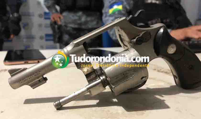 Após vários roubos, jovens são apreendidos com revólver e celulares