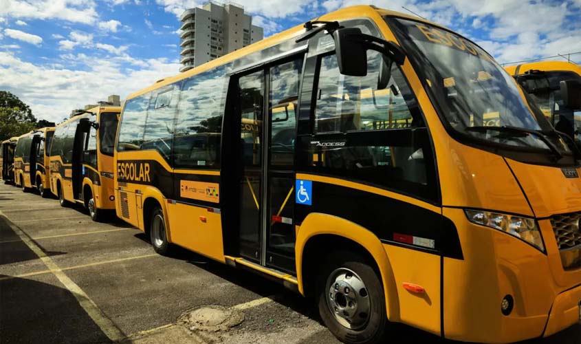 RO amplia inclusão com ônibus acessíveis e impressoras Braille