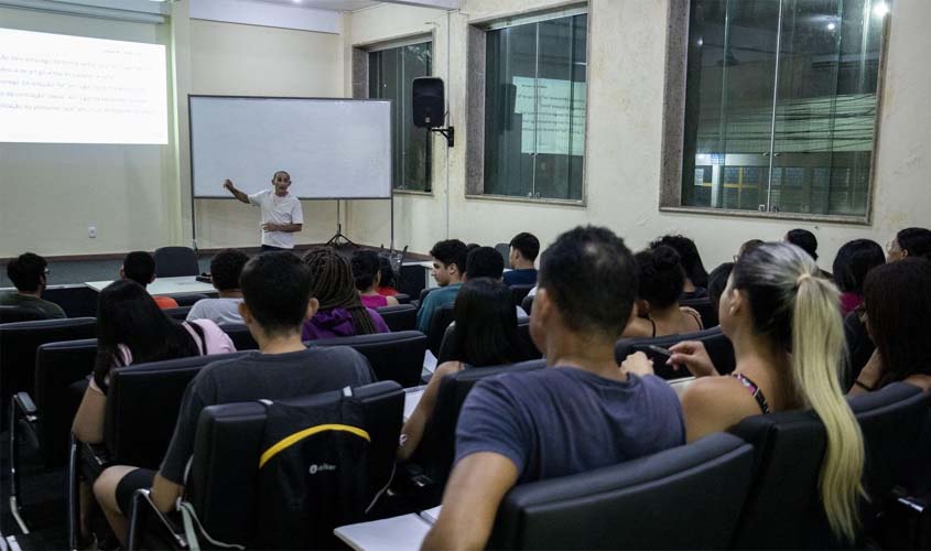 Prefeitura inicia aulas da EJA em Porto Velho
