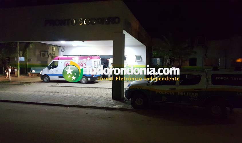 Esfaqueado, homem invade residência para pedir socorro