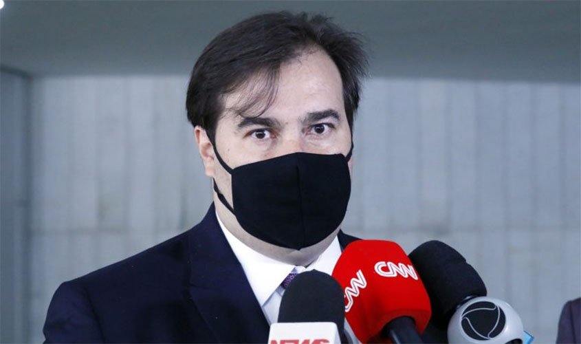 Maia quer acelerar projeto sobre fake news após ataques a Felipe Neto