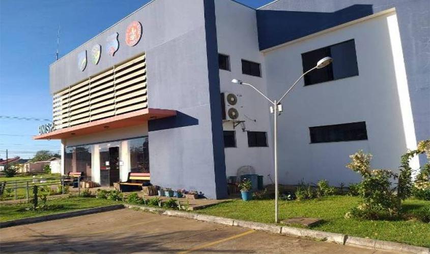 Vizinhos denunciam “Corona Fest”, 15 pessoas são presas e dono da casa ofende policiais: “bando de filhos da puta”  