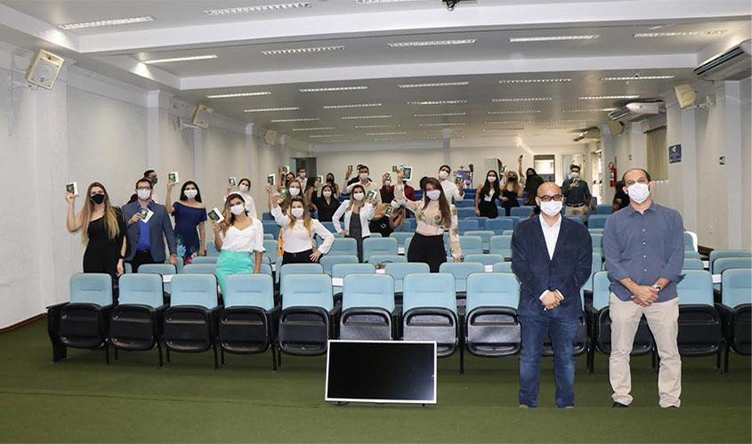 Cremero destaca importância de registro no CRM e entrega carteiras profissionais para mais uma turma de Medicina