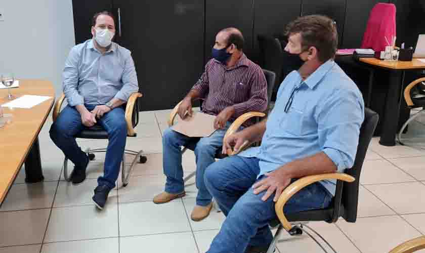 Presidente Alex Redano celebra a liberação de R$ 1 milhão para recuperação de estradas em Vale do Anari