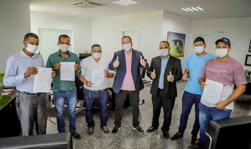 Assinado o convênio para a compra de caminhão pipa para Campo Novo de Rondônia