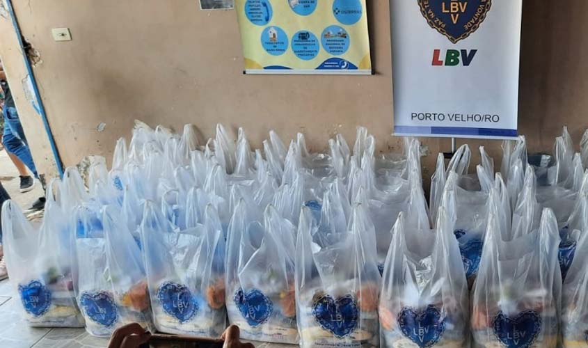 Famílias do Cras Elizabeth Paranhos recebem cestas básicas