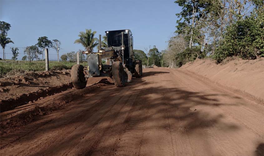 Prefeitura recupera mais de 1.000 km de estradas rurais