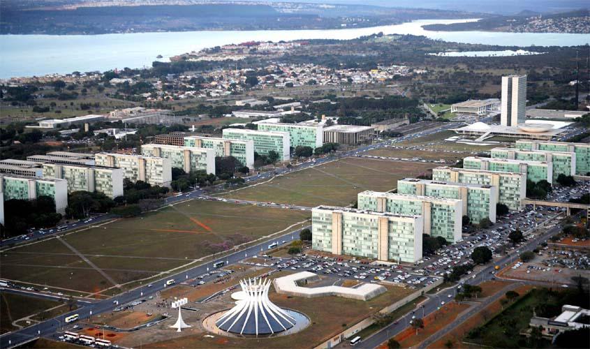 Publicada MP que adia para 2020 reajuste de servidores públicos federais