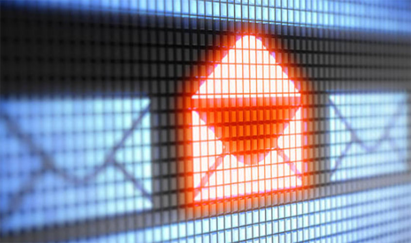 Acesso a e-mails internos da empresa caracteriza violação de sigilo de correspondência