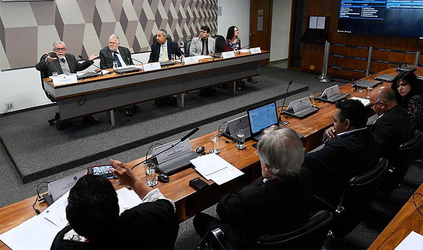 Para jornalista, a comunicação vive momento de descrença no país