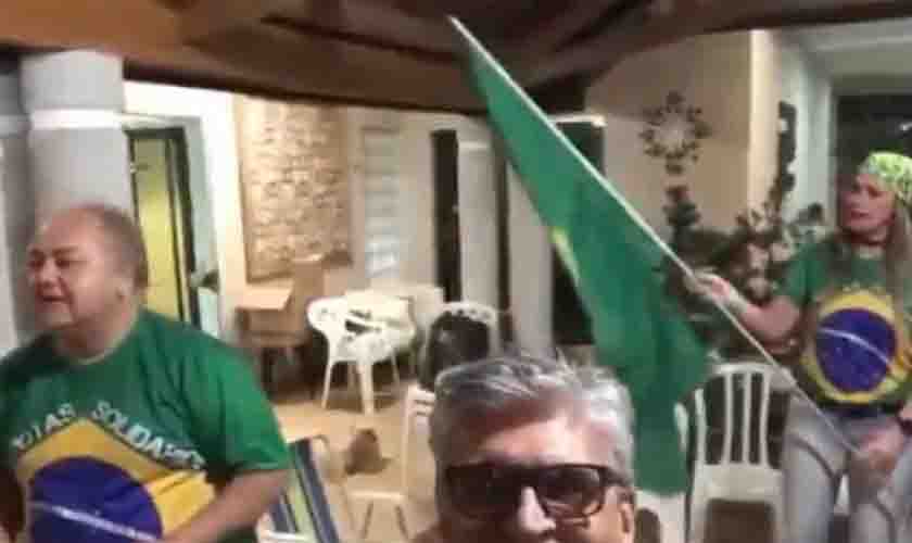 Bolsonaristas em transe viram piada nas redes: a crise também é estética (vídeo)