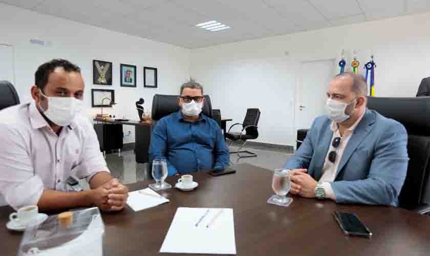 Vereadores de Cujubim agradecem presidente Alex Redano pelos R$ 600 mil para a recuperação de estradas