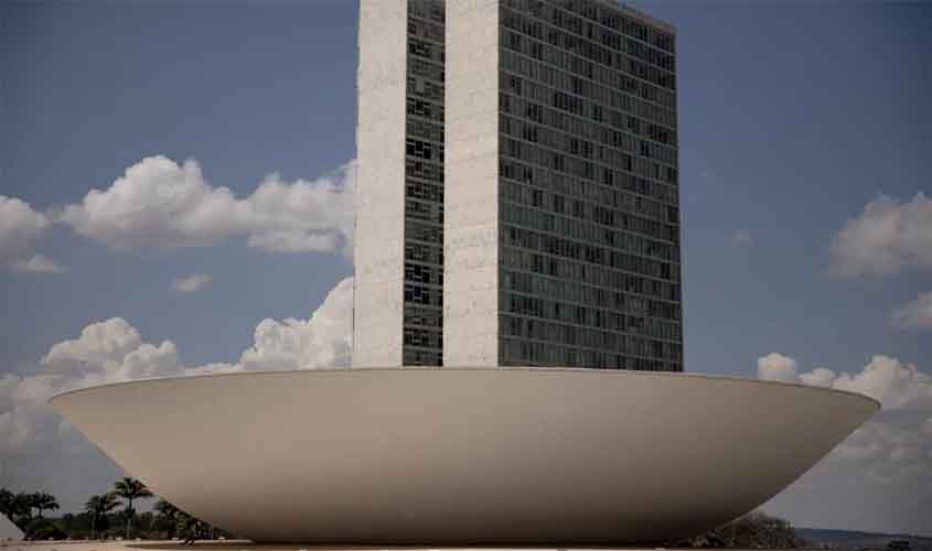 Senado aprova PEC que muda regras dos precatórios