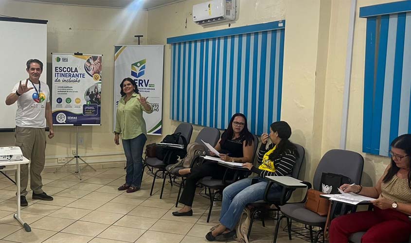 Prefeitura capacita servidores dos Cras em Libras