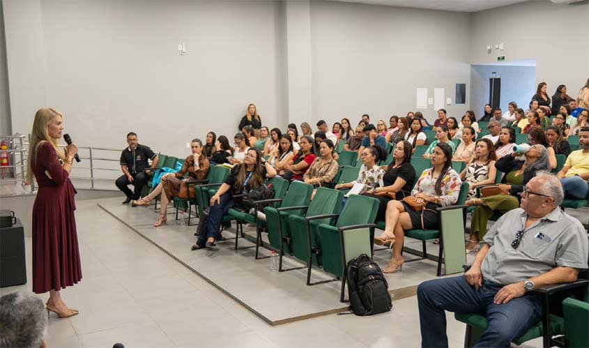 Prefeitura capacita equipes para combater evasão escolar