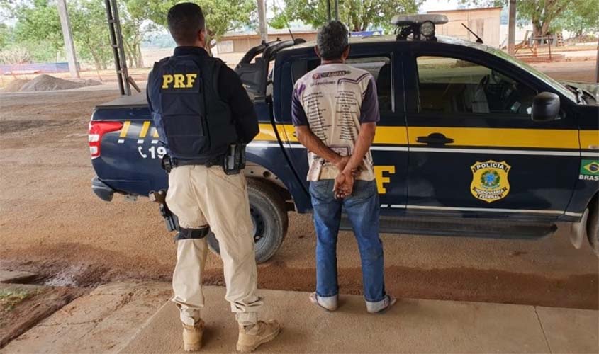 Foragido por furtos é preso pela PRF