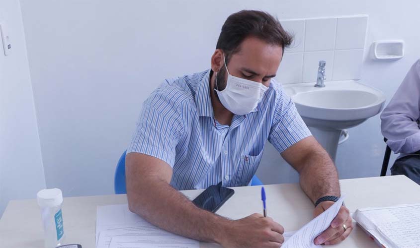 Prefeito instala gabinete dentro do Hospital Municipal