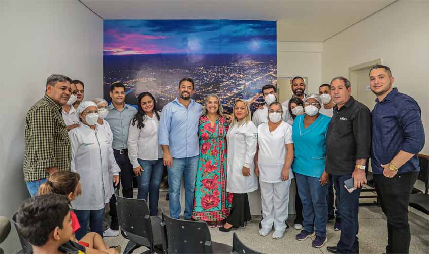 Prefeito inaugura o novo laboratório do Hospital Municipal