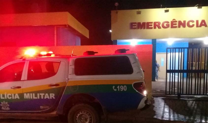 Mulher aciona polícia após filha chegar em casa esfaqueada