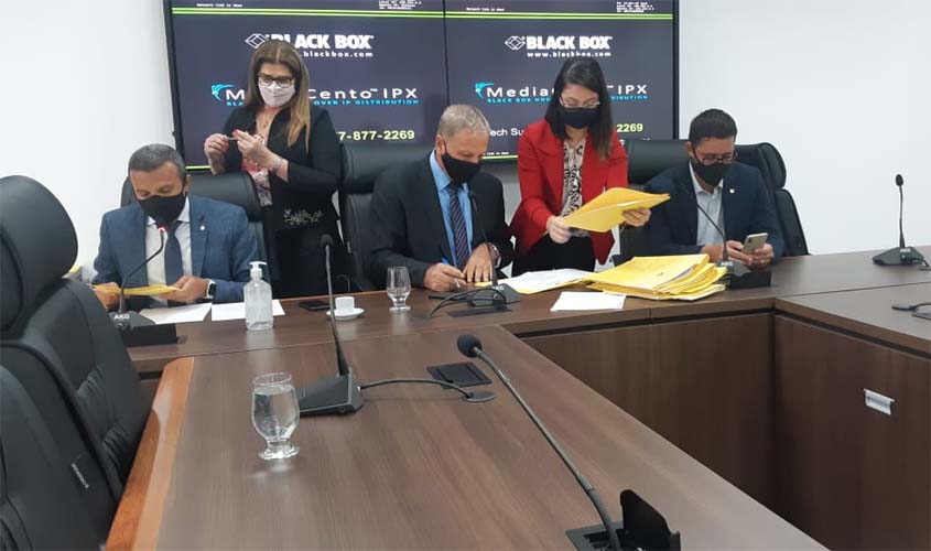 Comissão de Defesa da Criança, Adolescente, Mulher e Idoso distribui matérias