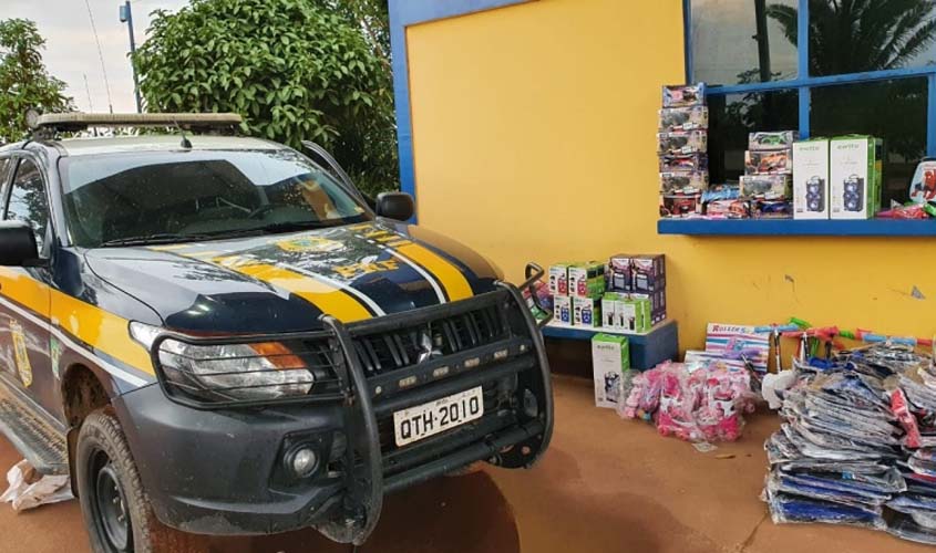 PRF apreende dois veículo lotados de produtos bolivianos