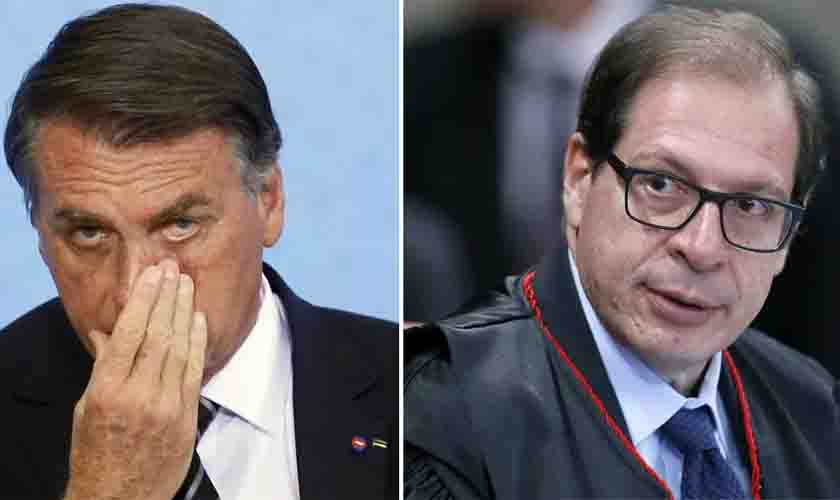 Ministro do TSE adverte que ataques de Bolsonaro às urnas eletrônicas podem em resultar em sua inelegibilidade