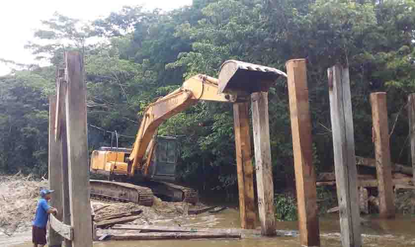 Ji-Paraná constrói ponte na aldeia do povo indígena Arara