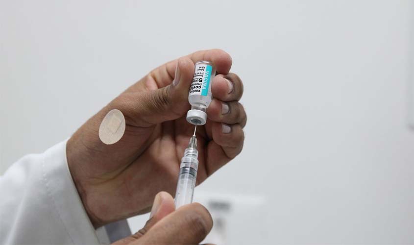 Brasil confirma 6,9 mil casos de covid-19 em 24 horas