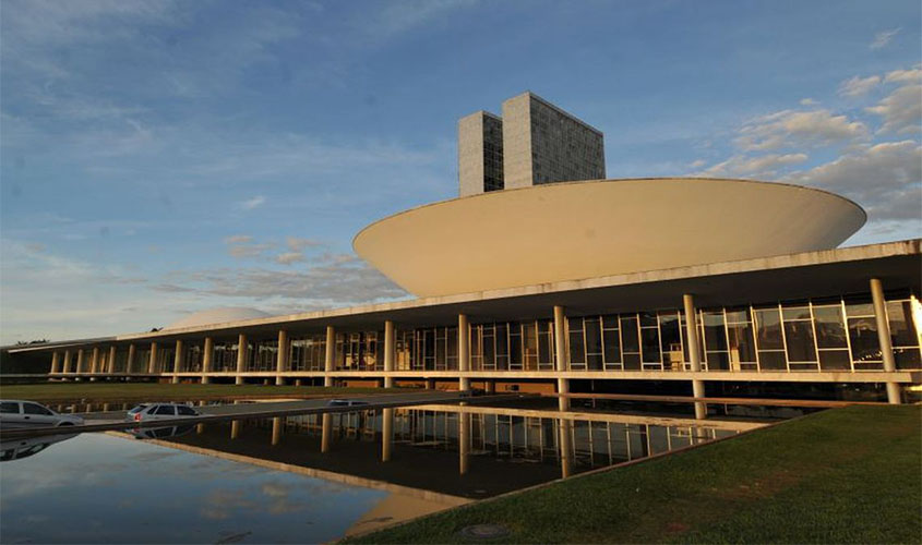 Prefeitos se mobilizam em Brasília contra extinção de municípios