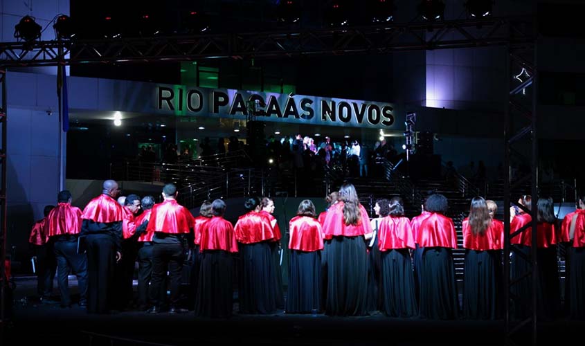Público terá árvore com 30 metros e presépio ao vivo na noite de 5 de dezembro, em frente ao Palácio Rio Madeira