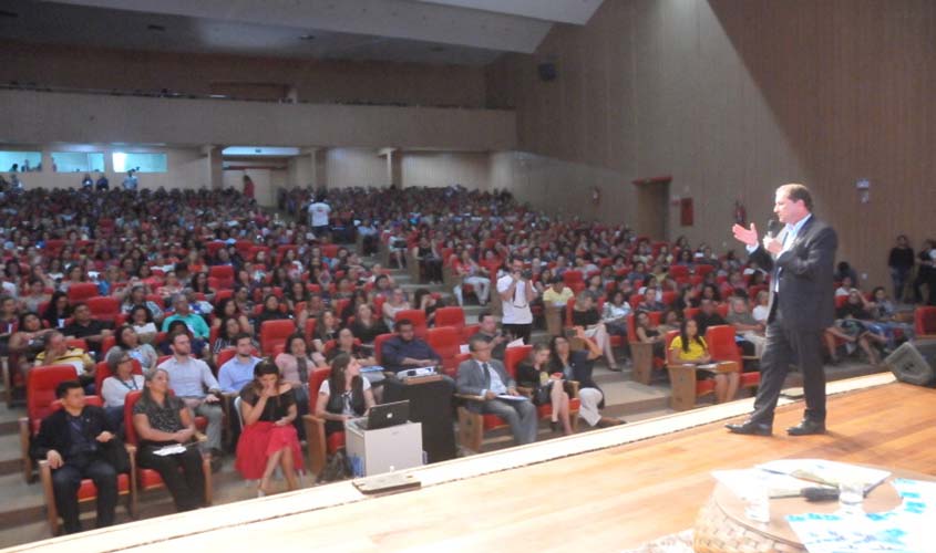 Prefeito abre o 3° Congresso Municipal para educadores