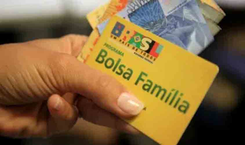 Bolsonaro abandona Renda Cidadã e investirá no Bolsa Família, revela O Globo