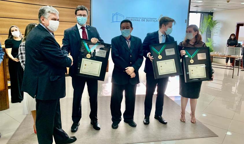 TJRO lança livro de 40 anos, entrega de comendas e cria 