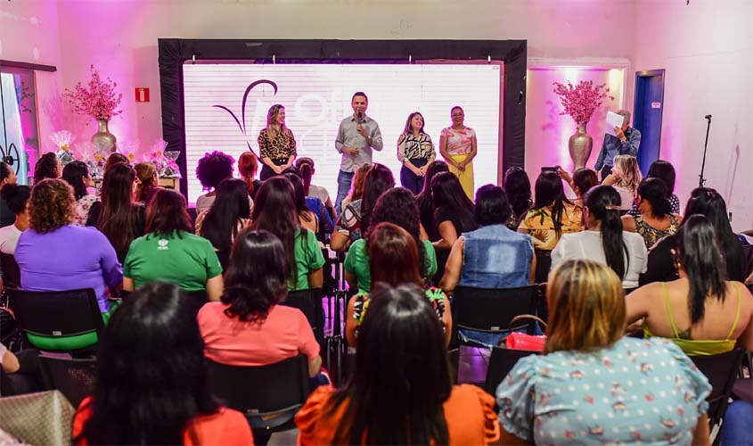 Semasf entrega certificados para mulheres do Projeto Oficina da Beleza