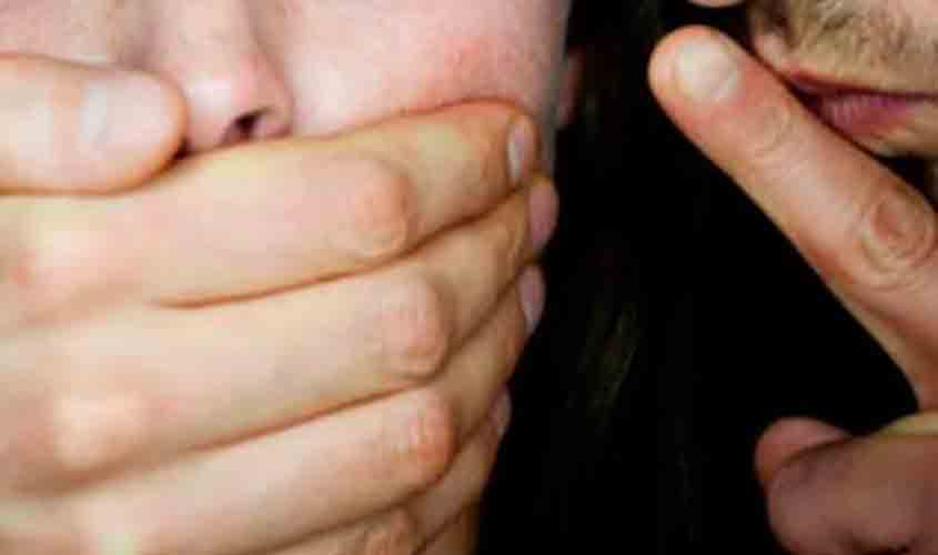 Motorista de aplicativo foge fazendo ameaças após tentar estuprar passageira