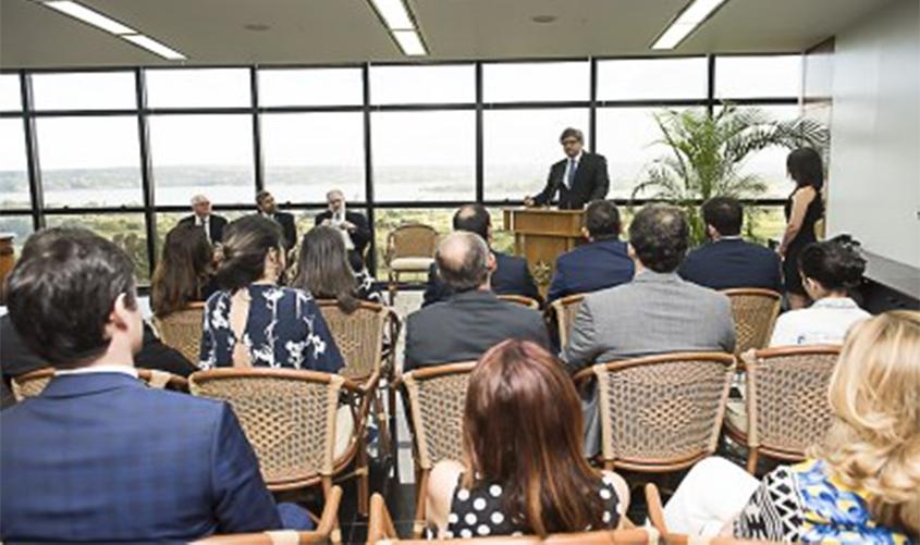 Compromisso com o diálogo e com a liberdade de cátedra marcam discursos em cerimônia de posse da nova diretoria-geral da ESMPU