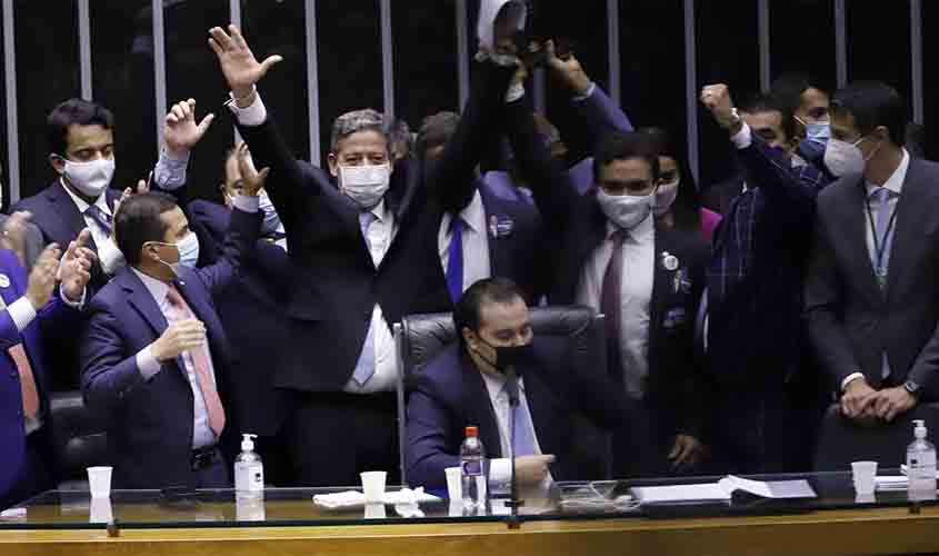 Lira sinaliza que a guerra continua e espírito bolsonarista marcará sua Presidência