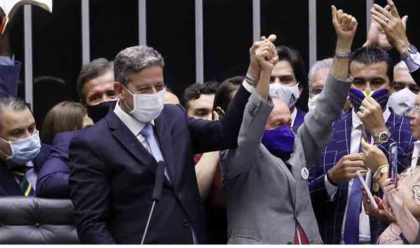 Lira é mistura de Collor com Cunha