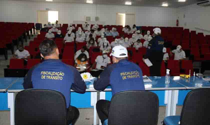 Agentes e auxiliares de trânsito das regionais de Ji-Paraná e Jaru do Detran fazem treinamento da operação Lei Seca