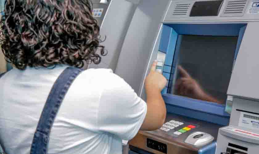 Segunda parcela do abono salarial para profissionais da Educação será paga nesta sexta-feira, 4