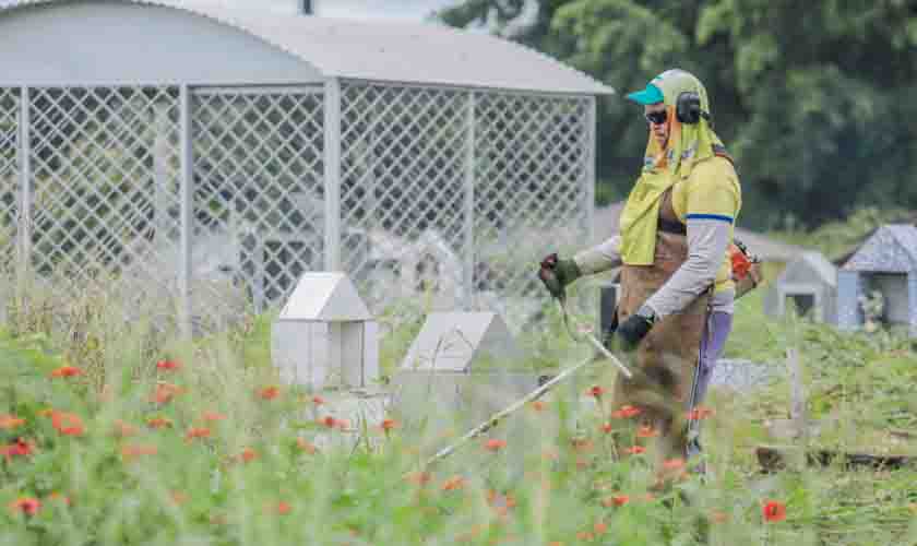 Cemitério Santo Antônio recebe serviços de limpeza