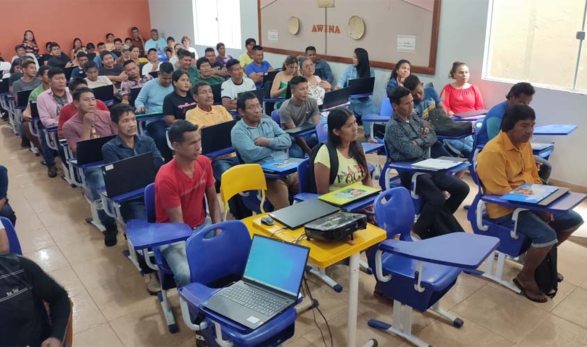 Professores de Escolas Indígenas participam de formação pedagógica para o uso de instrumentos tecnológicos