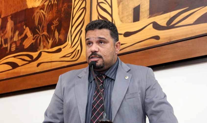 PRF prende deputado estadual do estado do Acre com revólver em veículo na BR 364