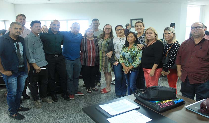 Simero e outros sindicatos debatem sobre PCCR com deputados estaduais na ALE-RO