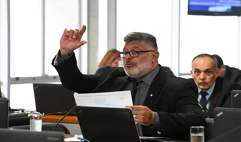 Dados do Facebook ligam gabinete de Eduardo Bolsonaro a ataques virtuais, diz deputado