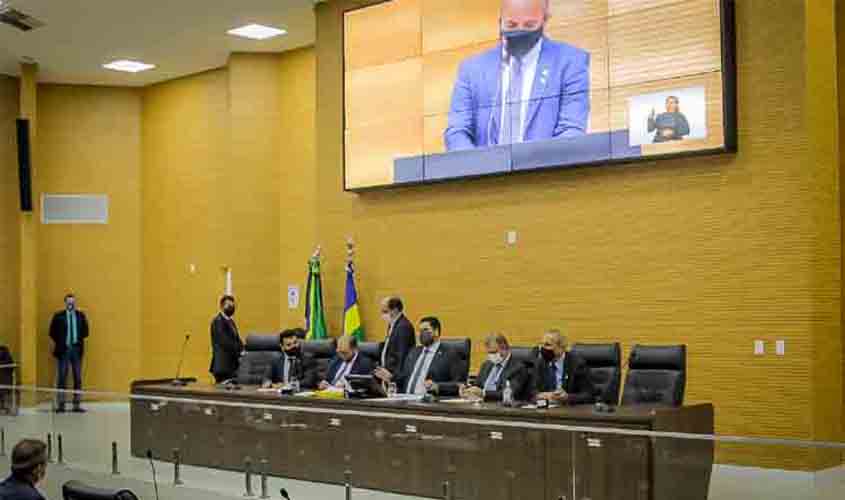 Parlamentares aprovam matérias durante sessão ordinária na Assembleia Legislativa