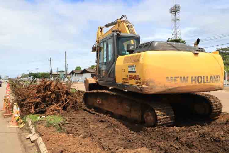 Prefeitura realiza obras em 12 bairros da capital