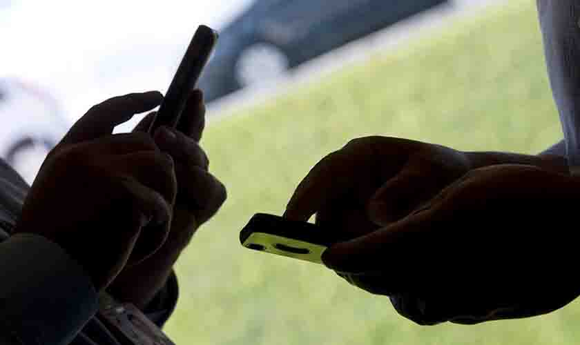 É falso que Senado analisa projeto que prevê prisão por pregar em horas impróprias  